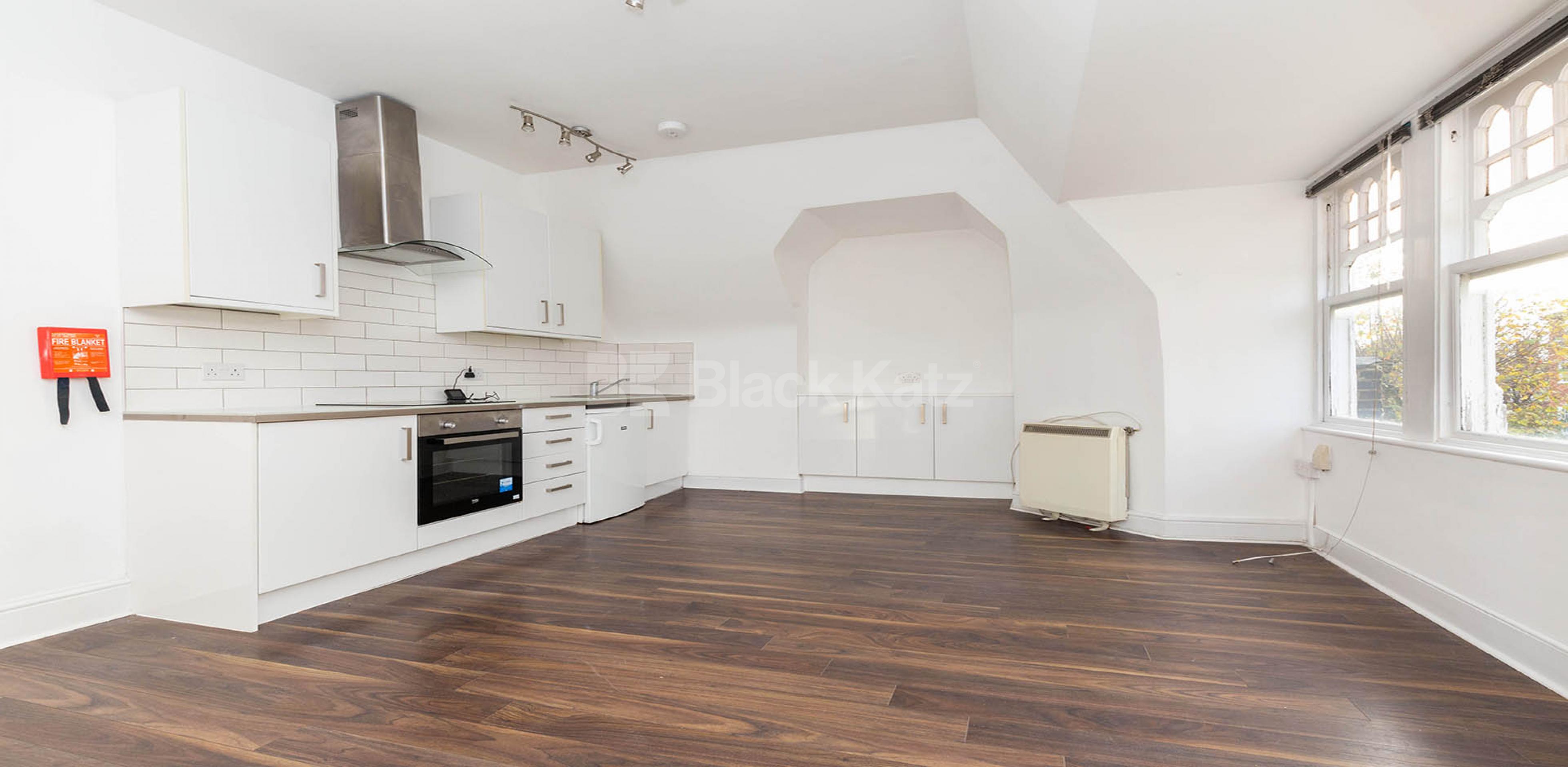			VIRTUAL TOUR AVAILABLE!, 1 Bedroom, 1 bath, 1 reception Flat			 Tetherdown , Muswell Hill N10